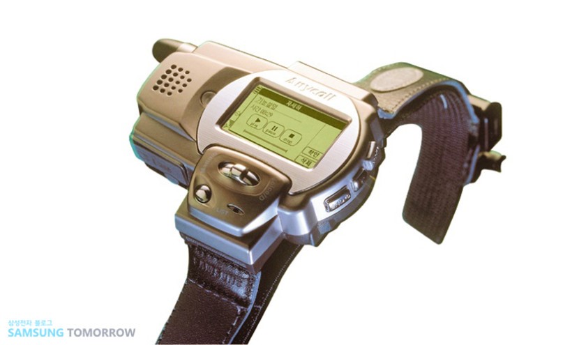 E:\The-Samsung-SPH-WP10-watch-phone-840x495.jpg