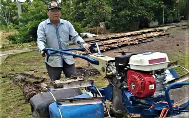 Máy cày Tư Rô: Giải pháp hữu ích của người con đất Cà Mau Máy cày Tư Rô: Giải pháp hữu ích của người con đất Cà Mau