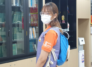Sinh viên Đại học Bách khoa Hà Nội sáng chế áo làm mát cho y bác sĩ tiền tuyến chống dịch Covid-19 Sinh viên Đại học Bách khoa Hà Nội sáng chế áo làm mát cho y bác sĩ tiền tuyến chống dịch Covid-19