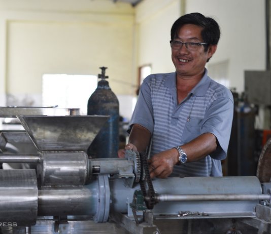 Nhà sáng chế dây chuyền sản xuất thực phẩm 54 tuổi tỉnh Đồng Tháp Nhà sáng chế dây chuyền sản xuất thực phẩm 54 tuổi tỉnh Đồng Tháp