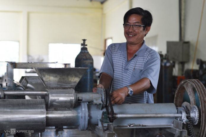 Nhà sáng chế dây chuyền sản xuất thực phẩm 54 tuổi tỉnh Đồng Tháp Nhà sáng chế dây chuyền sản xuất thực phẩm 54 tuổi tỉnh Đồng Tháp
