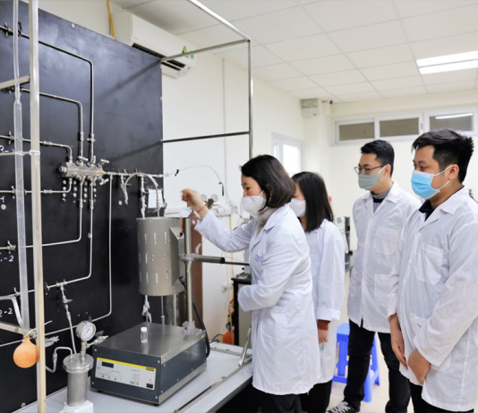 Sáng chế Việt: Công nghệ xúc tác giúp xử lý khí thải nhà máy công nghiệp nhỏ Công nghệ xúc tác giúp xử lý khí thải nhà máy công nghiệp nhỏ, sở hữu trí tuệ, sáng chế, sáng chế Việt