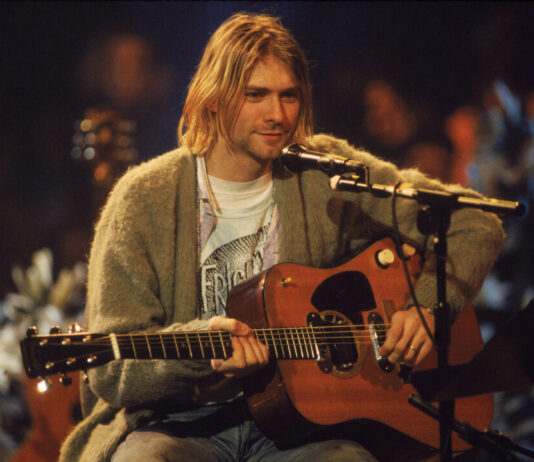 Biểu tượng thời trang tình cờ và di sản của Kurt Cobain Biểu tượng thời trang tình cờ và di sản của Kurt Cobain