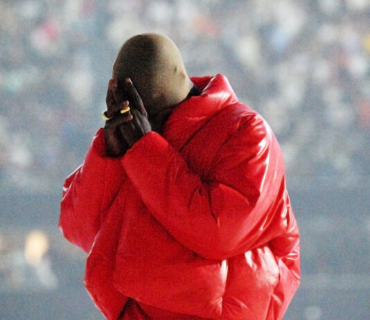 Dấu ấn nổi bật của Kanye West trong ngành công nghiệp thời trang hiện đại Dấu ấn nổi bật của Kanye West trong ngành công nghiệp thời trang hiện đại