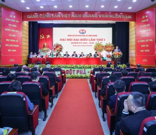 Khoa học, Công nghệ, Đổi mới sáng tạo và Chuyển đổi số: Con đường phát triển tất yếu của Việt Nam khoa học công nghệ và đổi mới sáng tạo tại Việt Nam 2025, chuyển đổi số và phát triển kinh tế số tại Việt Nam, chính sách phát triển công nghệ và đổi mới sáng tạo Việt Nam, đầu tư vào khoa học công nghệ và chuyển đổi số Việt Nam, xu hướng đổi mới sáng tạo và chuyển đổi số tại Việt Nam,