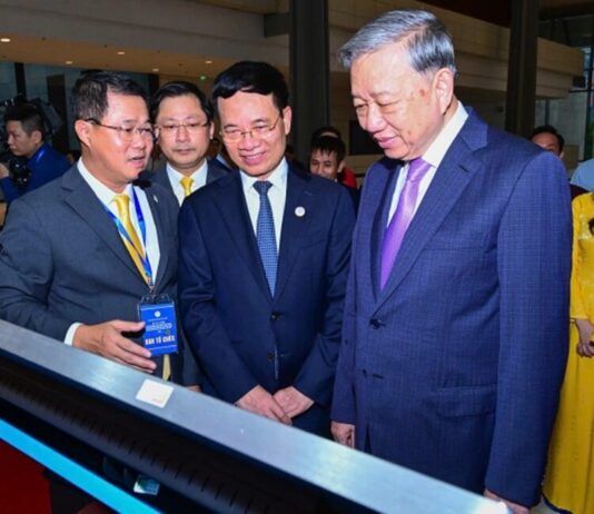 Khoa học công nghệ là con đường sống còn Khoa học công nghệ là con đường sống còn