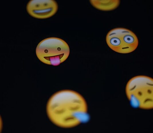 Tranh chấp quanh chữ “emoji” tiếp diễn: thêm một doanh nghiệp bị nhắm tới Tranh chấp nhãn hiệu emoji, kiện tụng biểu tượng cảm xúc, bảo hộ hình ảnh emoji, tác quyền biểu tượng kỹ thuật số, nhãn hiệu biểu tượng cảm xúc tại Việt Nam, vụ kiện emoji quốc tế, quyền sở hữu trí tuệ với biểu tượng, doanh nghiệp bị kiện vì sử dụng emoji, tranh chấp nhãn hiệu kỹ thuật số, Unicode Consortium và nhãn hiệu,